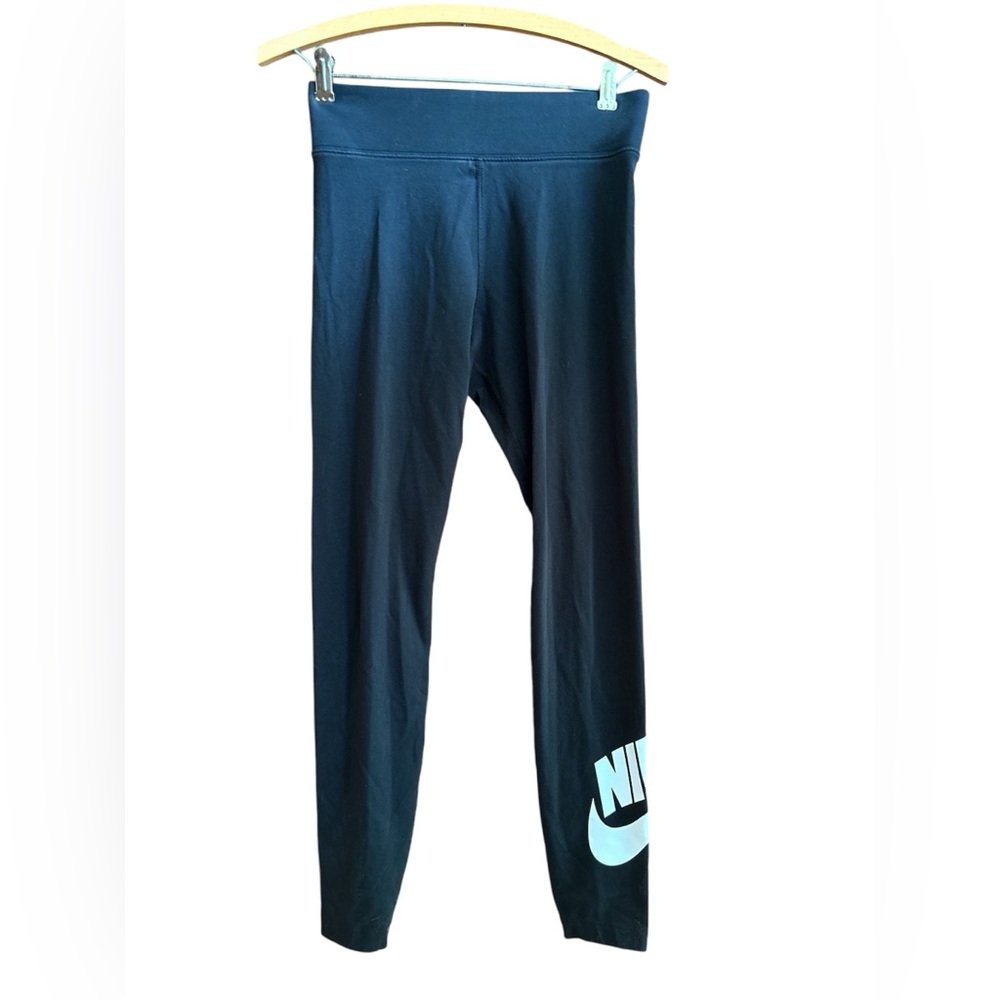 NIKE women’s high-rise classic leggings with Nike graphic, size S
